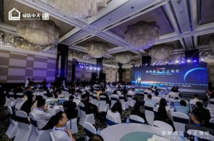 荣耀加冕，实至名归 | 绿盾中天门窗再度斩获三大行业重磅奖项